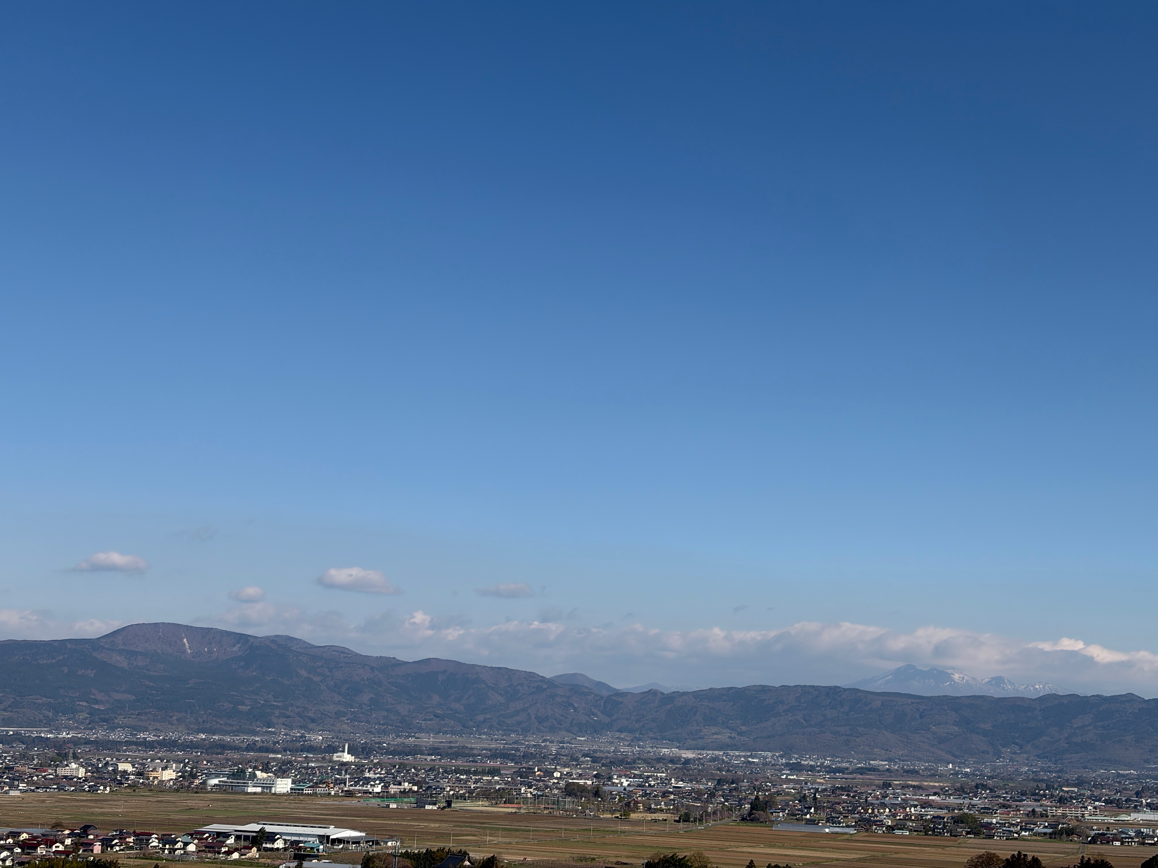 福島の空と山並み